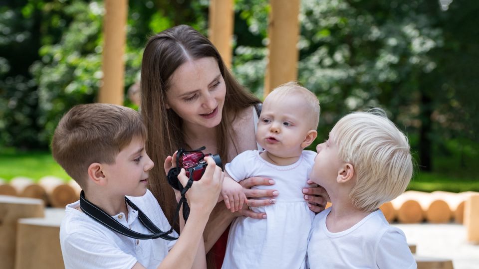 Пенсионный отказ из-за рождения детей за границей: реальный случай в суде