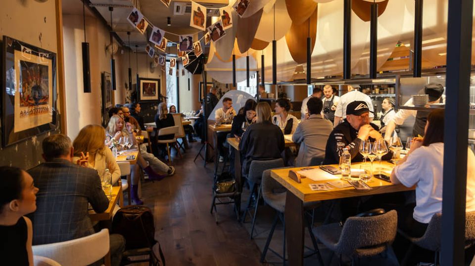 Ресторан 'Мона' временно закрыл двери: суд выявил шокирующие нарушения санитарии