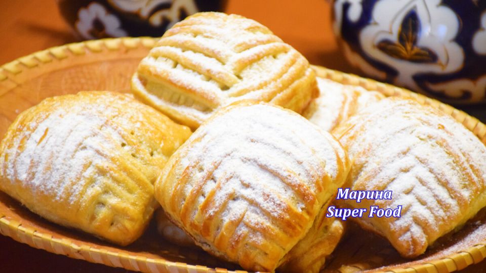 Вкус домашней выпечки: нежные яблочные слойки для всей семьи