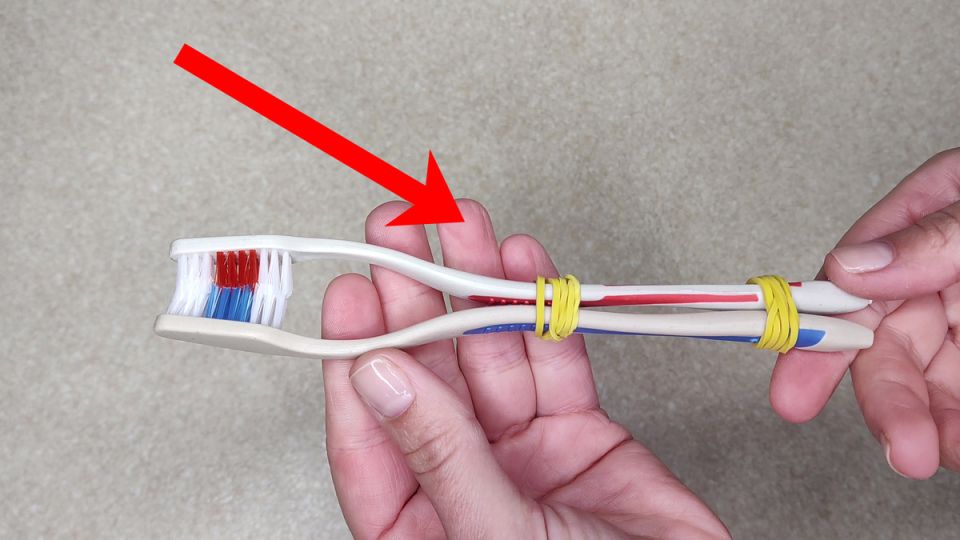 Как использовать старые зубные щетки: удивительные советы для дома