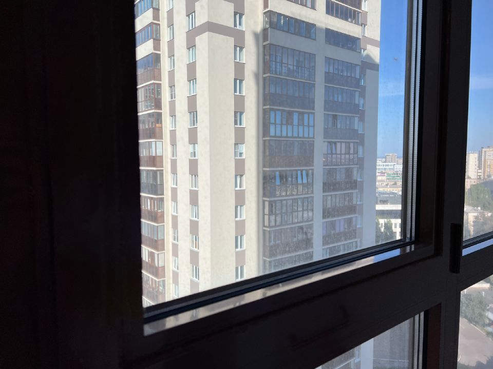 Когда весна встречает чистое окно: секреты идеальной уборки