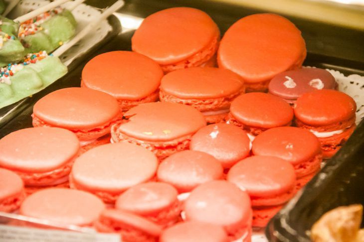 «Десертный желудок»: эксперты рассказали, почему тянет на сладкое после ужина