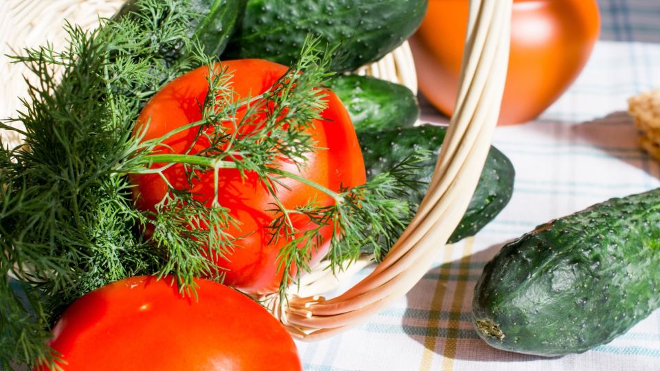 Обычный салат из огурцов и помидоров вы не узнаете: вот как готовят его на Сицилии