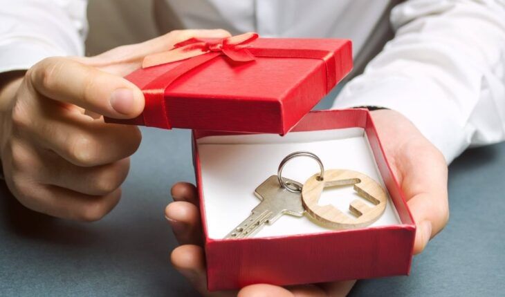 Новые правила дарения недвижимости: упростить передачу жилья между близкими