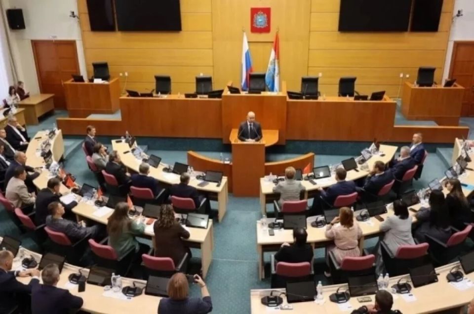 Губернатор Самарской области обсудил изменения в устав с депутатами