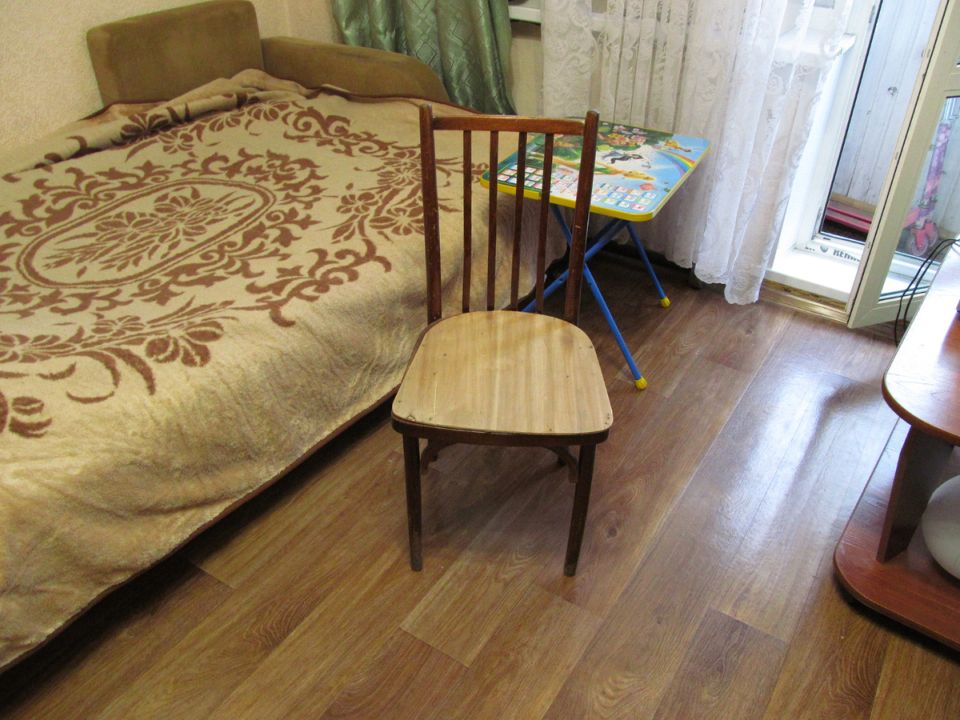 Как правильно снять лак с кресел: шаги к идеальной реставрации