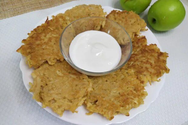 Легкость яблочных оладий: как создать кулинарный шедевр за считанные минуты