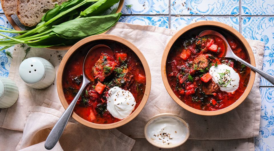 Летнее чудо на столе: как вкусный борщ со щавелем завоевывает сердца