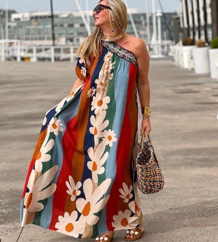 Летние тренды: яркие сарафаны для женщин после 50