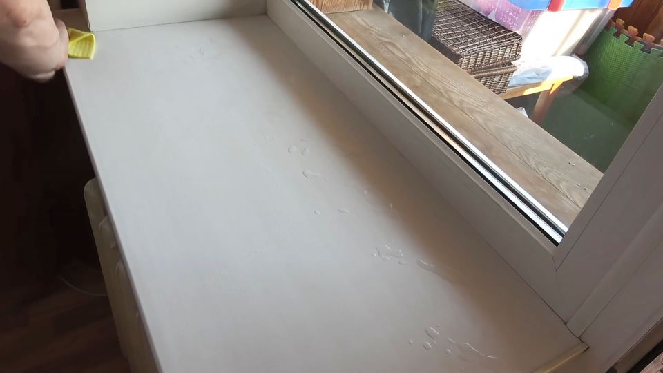 Эффективные способы вернуть белизну пластиковым подоконникам за считанные минуты