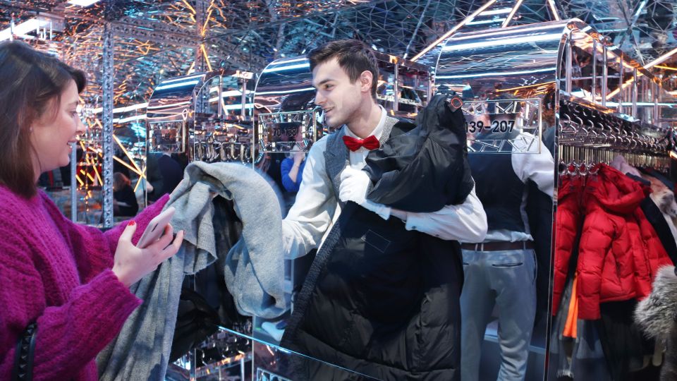 Администрация ответственность несет: что делать с утерянными в гардеробе вещами