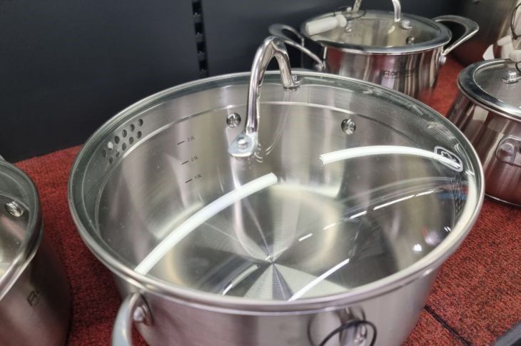 Как очистить стеклянную крышку от жира: грязные пятна уйдут в прошлое