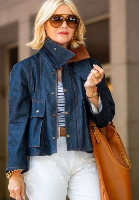 Джинсовая куртка после 50: как носить стильно и современно