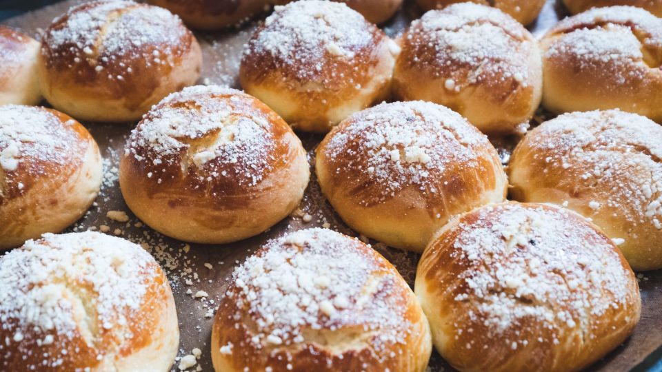 Нежнейшие булочки за полчаса: все продукты найдутся в холодильнике