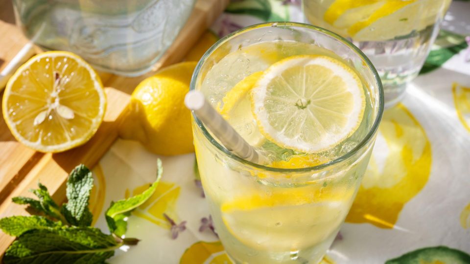 Охладите напитки за пару минут: хитрость для жаркого лета