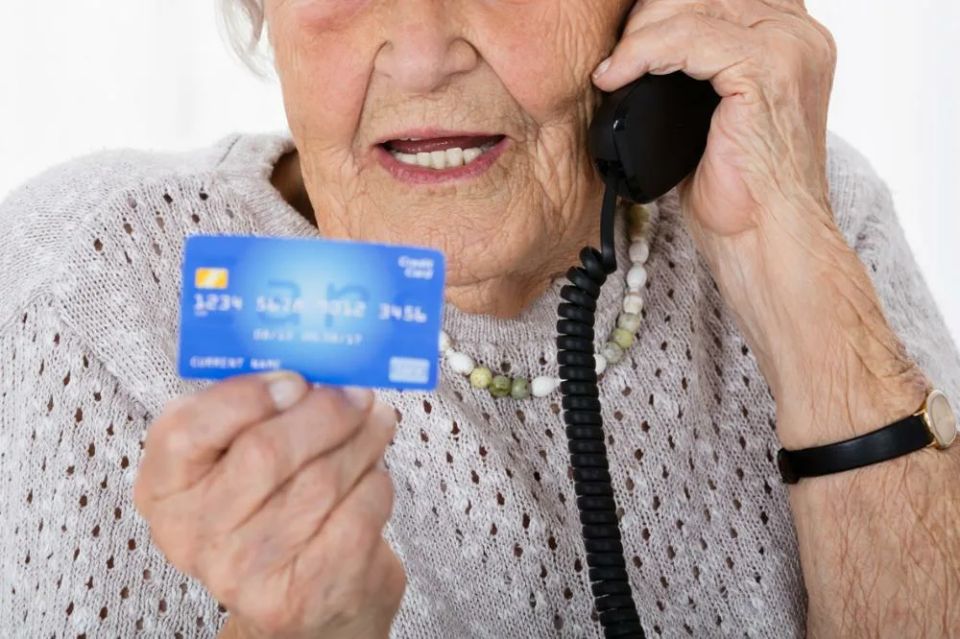 Пенсионеров на заметку: арест карты – законно или нет?