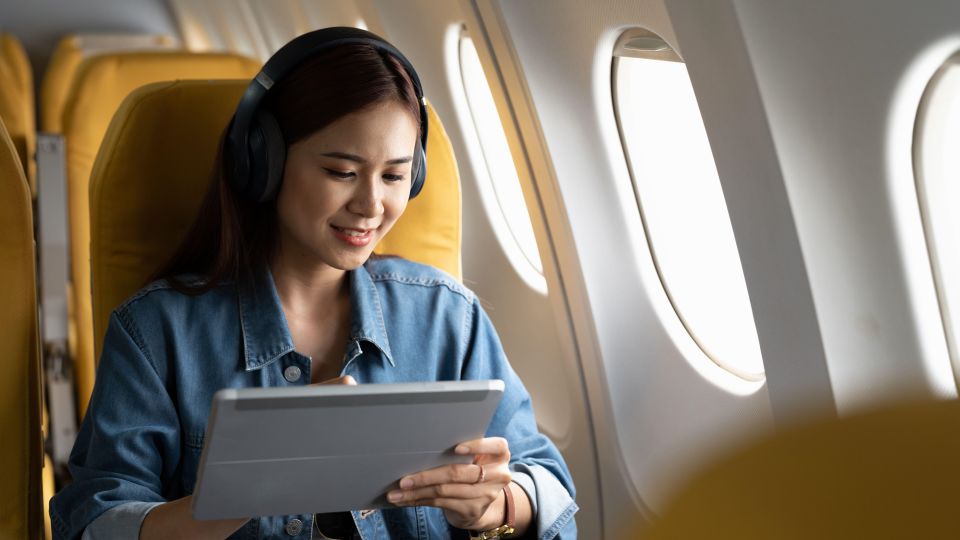 Места у окон — далеко не самые лучшие в самолете: бортпроводники устали молчать