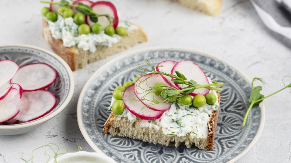 Форель и семгу можно не класть на стол: сенсацией вечера станут бутерброды с другой рыбой