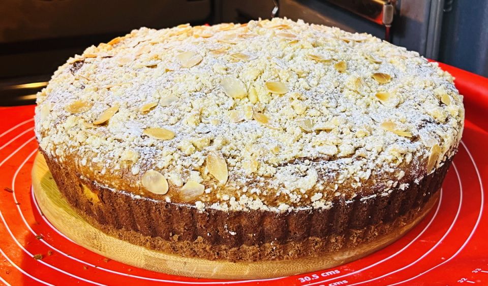 Невероятно вкусный пирог с творожной начинкой: просто и быстро!