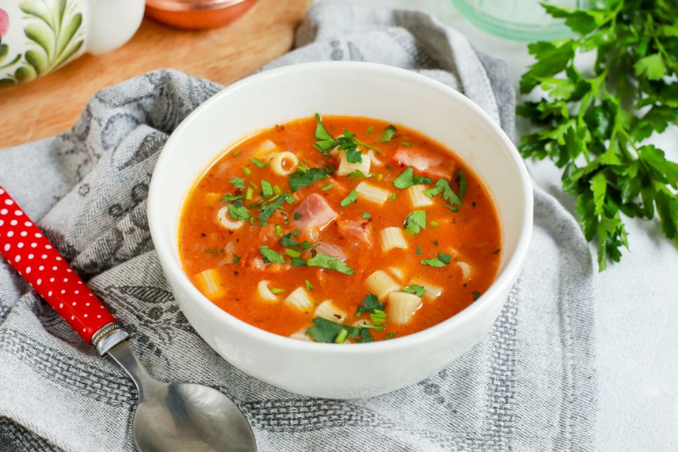 Итальянский томатный суп с ветчиной и пастой Тубетти: Вдохновение на каждый день