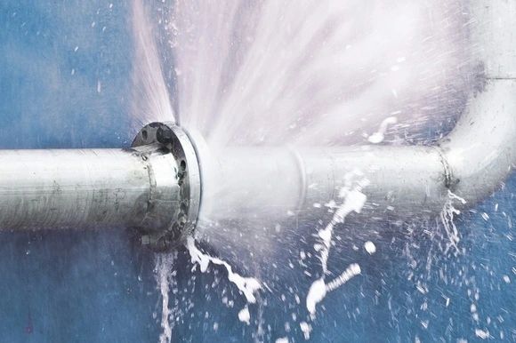 Как полотенцесушитель стал причиной потопа: история, уроки и советы