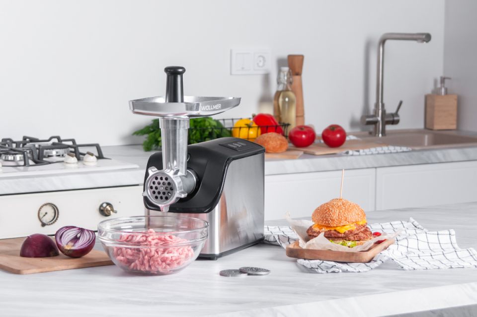 Почему мясорубку не стоит помещать в посудомойку: основные риски