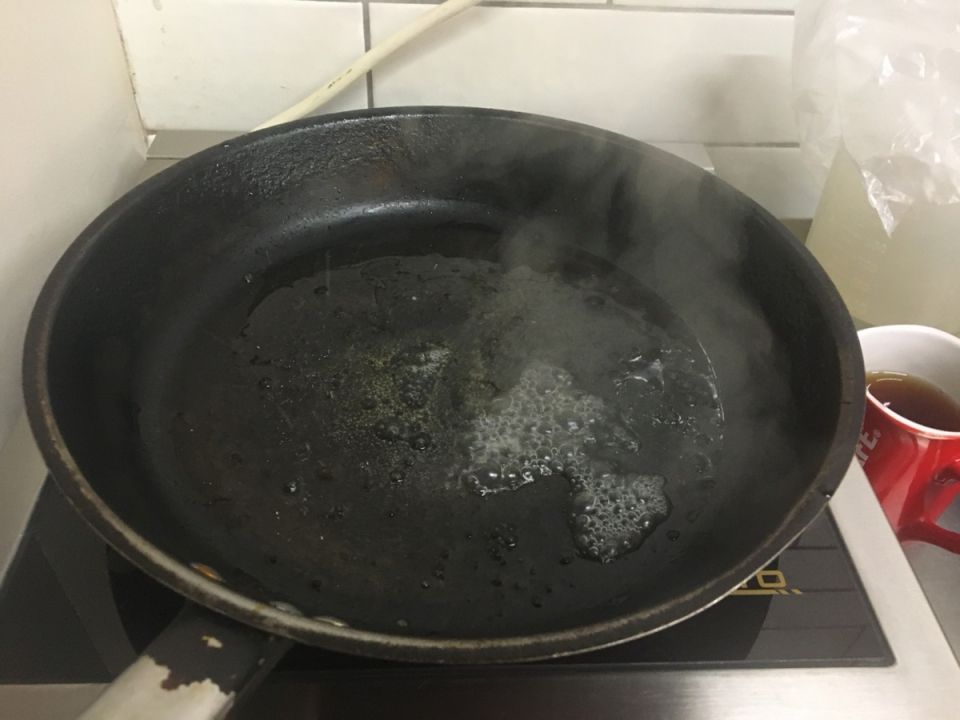 Почему кипячение сковороды перед жаркой становится настоящим кулинарным открытием