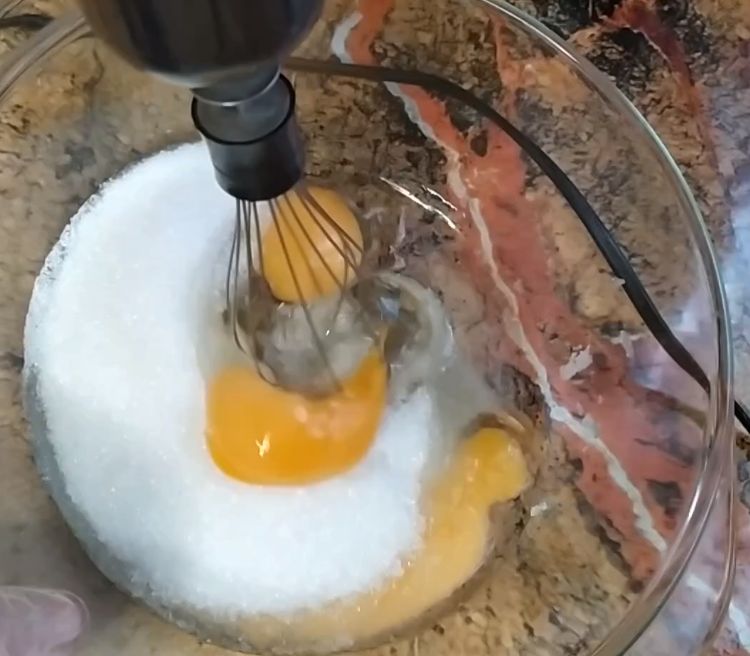 Пробуем домашние вафельные трубочки: вкус из детства