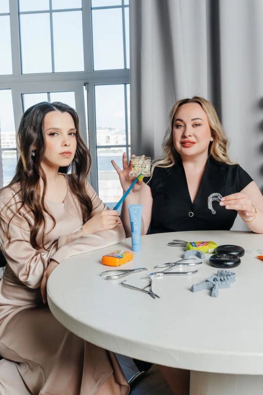 Как сохранить улыбку на протяжении жизни: советы по уходу за коронками и имплантами