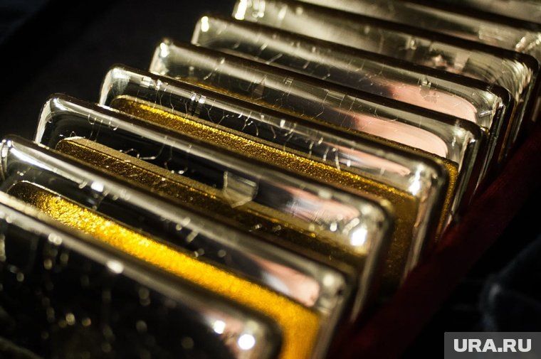 Россиянам советуют обратить внимание на рубли и золото для надежных вложений