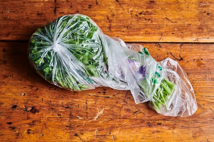 Как сохранить свежесть зелени: секреты на 14 дней