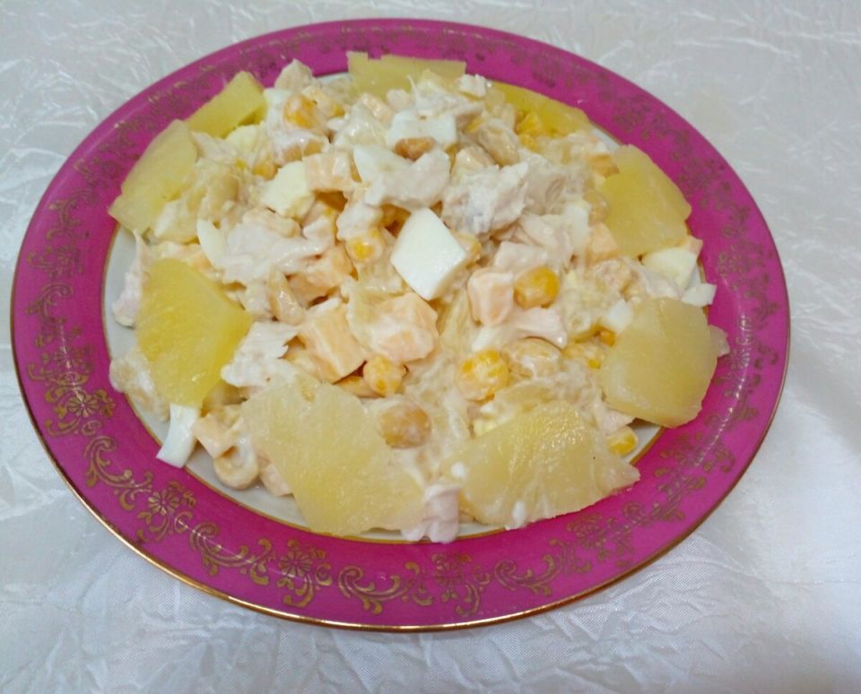 Идеальный салат с курицы и ананасов
