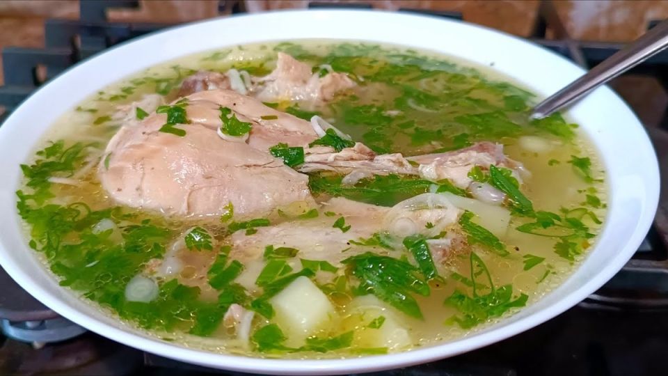 Легкий и питательный куриный суп: идеальный рецепт для всей семьи