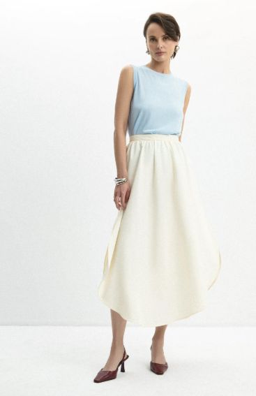 Летние цветовые решения: как стильно одеться в 2025 году