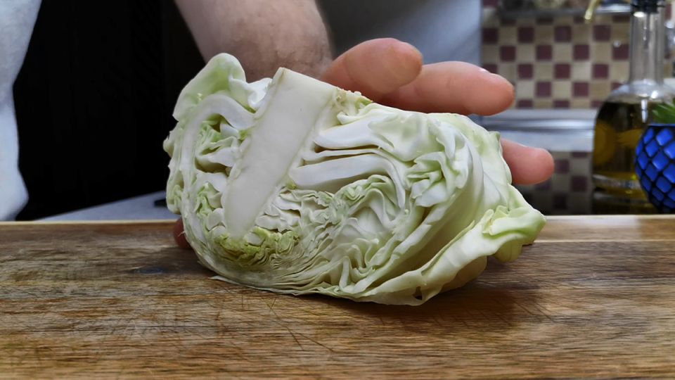 Грузинский салат из капусты: простой рецепт, который удивит всех