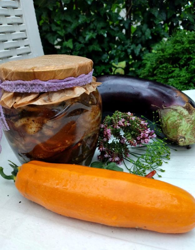 Заготовка на зиму: пикантные шашлычные баклажаны с ароматом лета