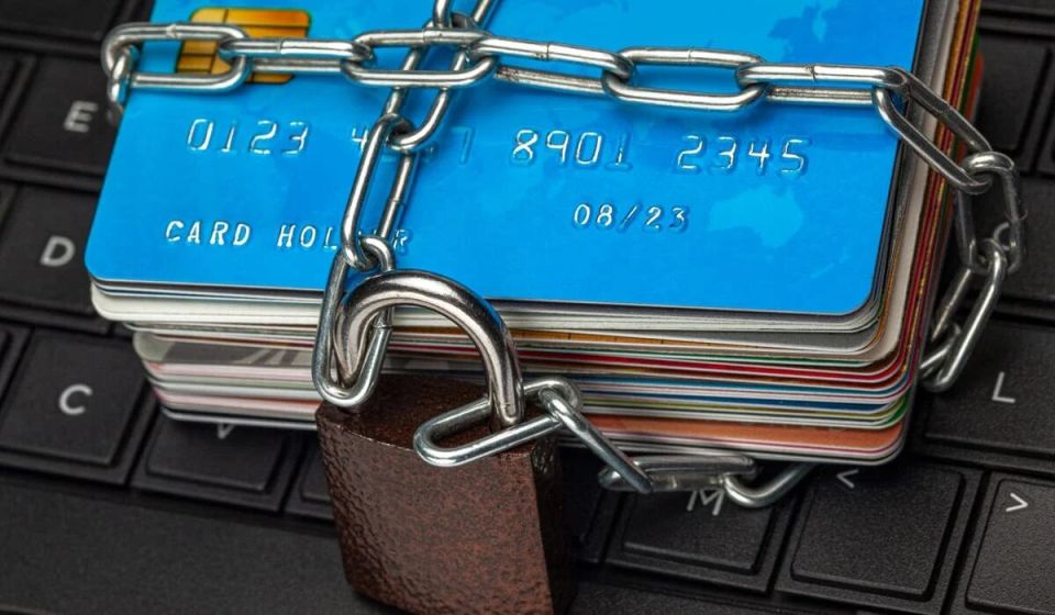 Депутат предлагает решение для заблокированных счетов: защищенные социальные счета