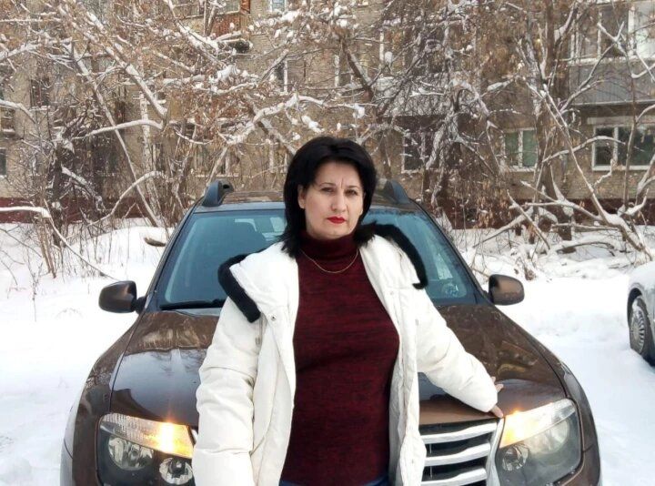 Совмещение вождения такси и работы медсестрой: история Елены из Томска