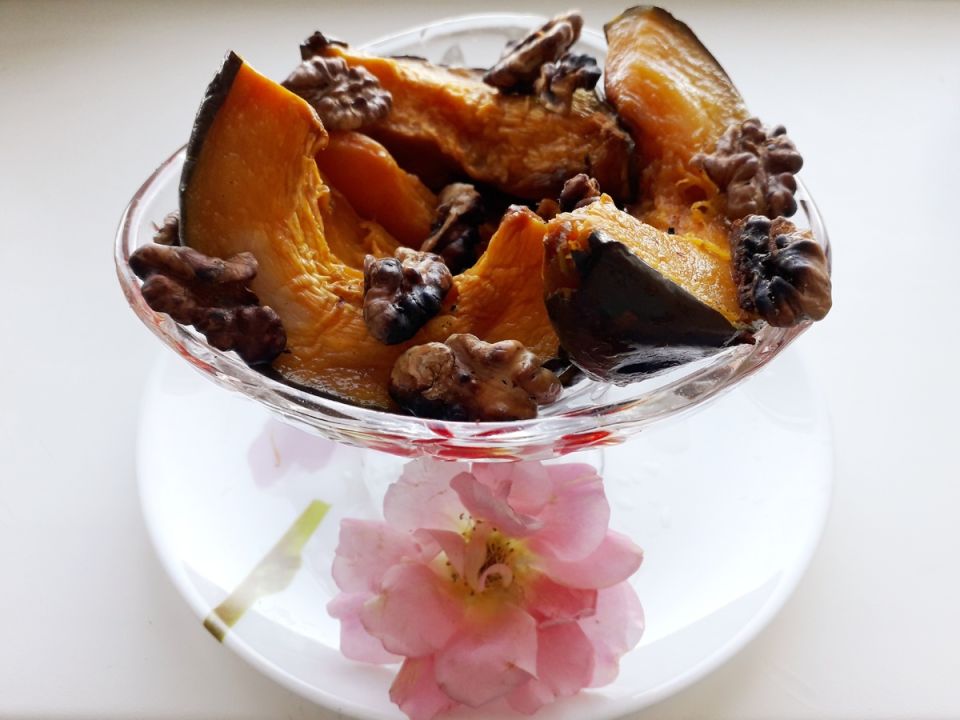 Золотая осень на тарелке: запеченная тыква с грецкими орехами