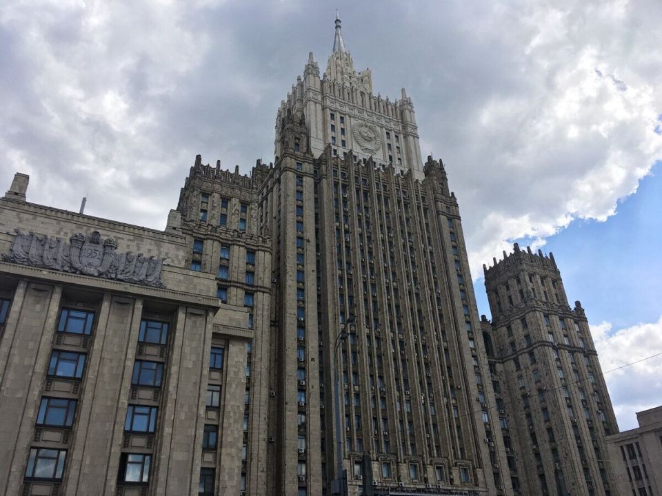 Россия ограничивает въезд для представителей европейских институтов в ответ на санкции