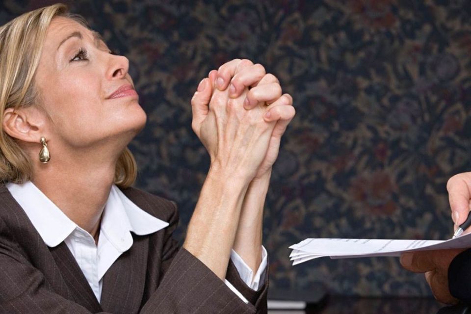 Почему частые просьбы могут отталкивать людей и лишать уважения