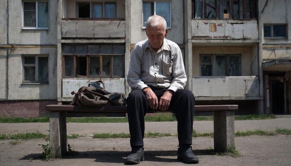 Мошенничество и жажда наживы: пенсионерка, обманутая аферистами, пытается отобрать квартиру у инвалида