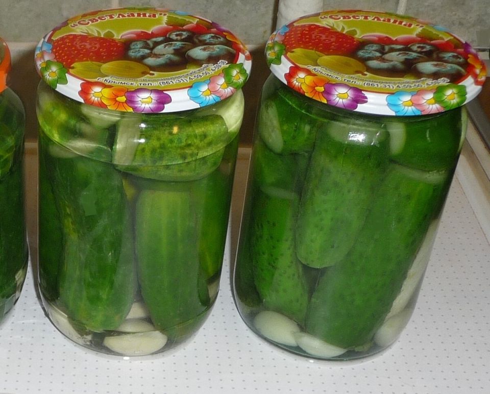 Как заготовить хрустящие маринованные огурцы на зиму: проверенные лайфхаки
