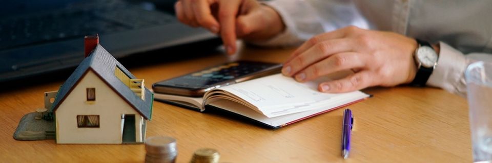 Как избавиться от долгов за ЖКХ: законные способы списания