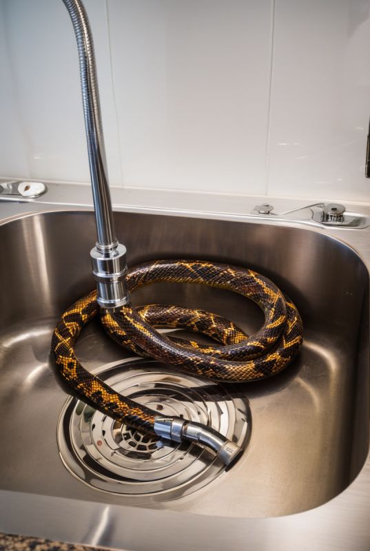 Как выбрать и эффективно использовать сантехнический трос для устранения засоров