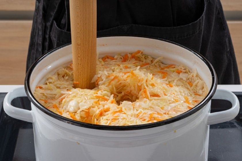 Как заквасить капусту: секреты хрустящей квашеной закуски