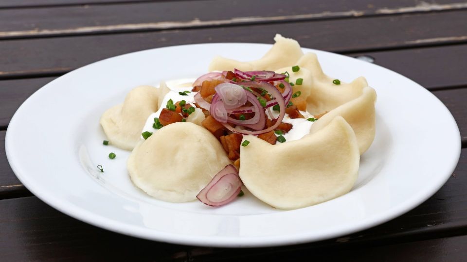 Даже покупные вареники поразят своей нежностью: нужно лишь перестать готовить их на плите