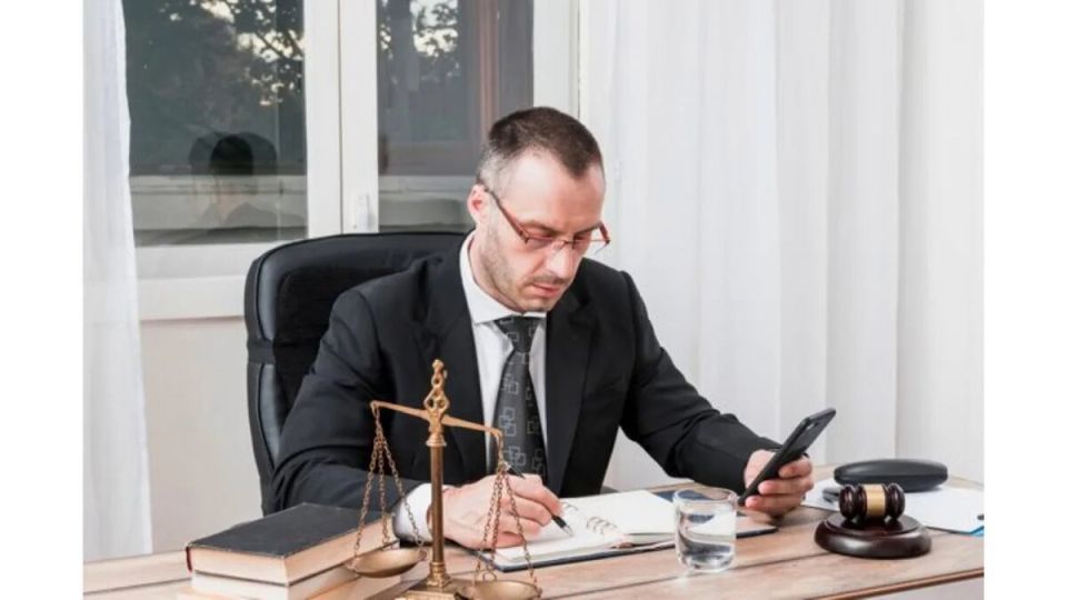 Надежная правовая защита: как выбрать адвоката в 2025 году