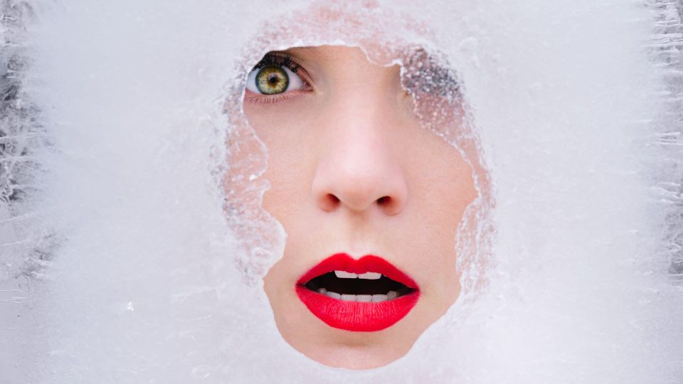 Поверьте врачу: что может сделать кубик льда с кожей лица