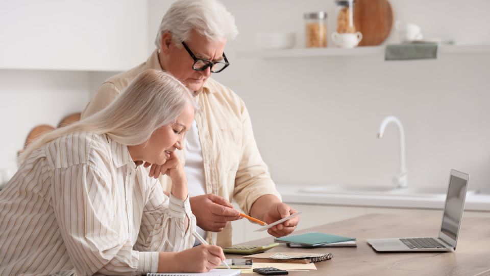 Как списать многолетние долги за ЖКУ: правовая практика на 2025 год